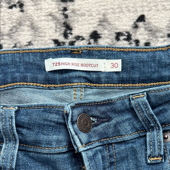 Levi’s 725 High Rise Boot Cut - Picture 2 of 3